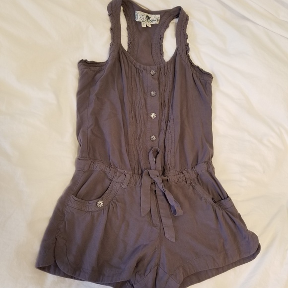 Cute Gray Romper Size Medium (Runs Small) - Picture 3 of 5